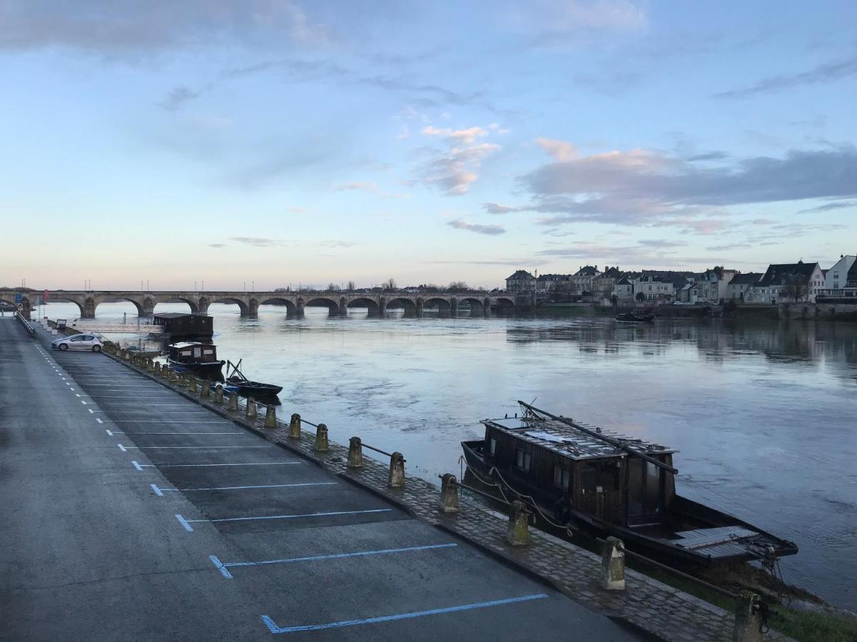 Jolie Maison Tuffeau Centre De Saumur Avec Local Velos Kültér fotó